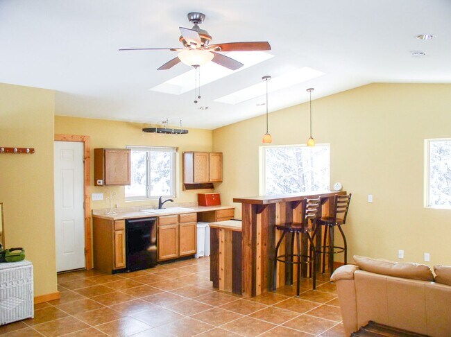 Building Photo - 330 Wilderness Dr