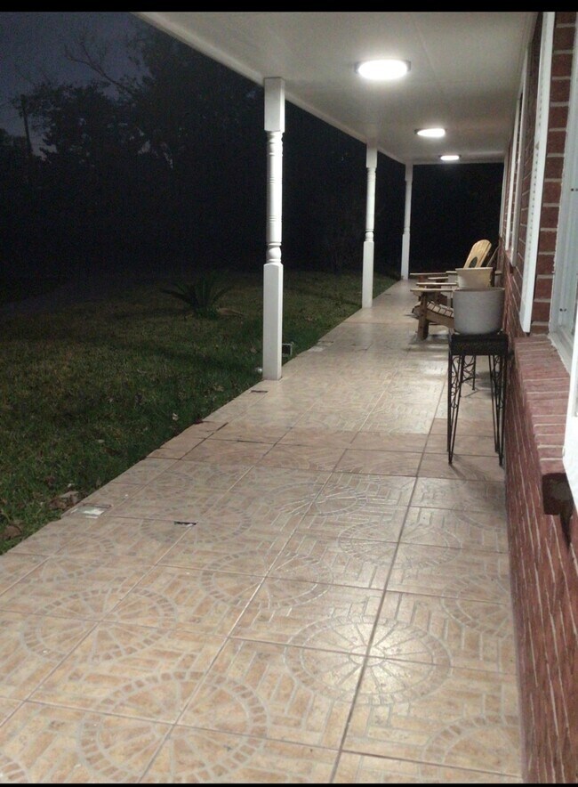 Building Photo - 15447 Avenue C