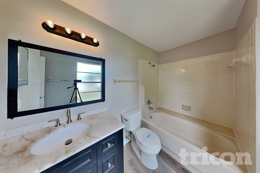 Building Photo - 1604 Palm Leaf Dr