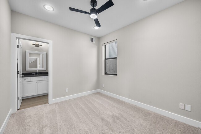 Building Photo - 717 Morris St