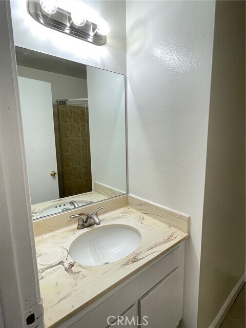 Building Photo - 3565 Linden Ave