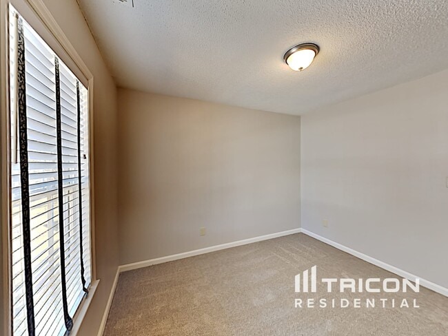 Building Photo - 2113 Ruddy Rd