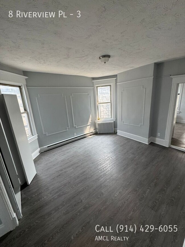 Building Photo - 8 Riverview Pl