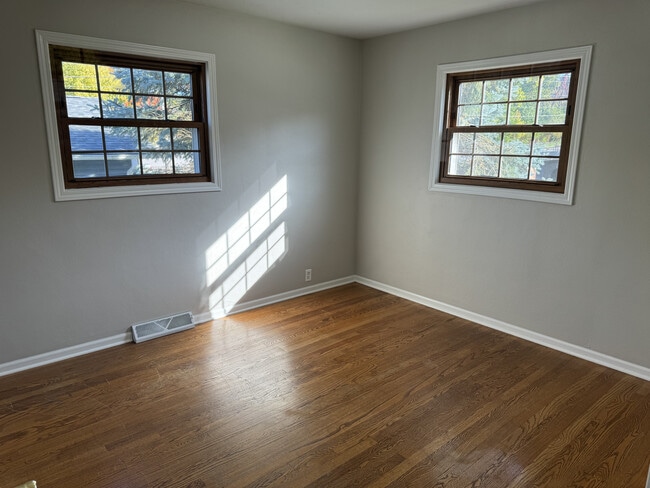 Building Photo - 1609 Parkway Dr