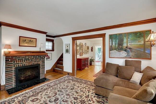 Building Photo - 21 E Riverside Dr