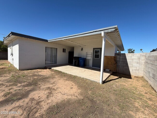 Building Photo - 153 E Hoover Ave
