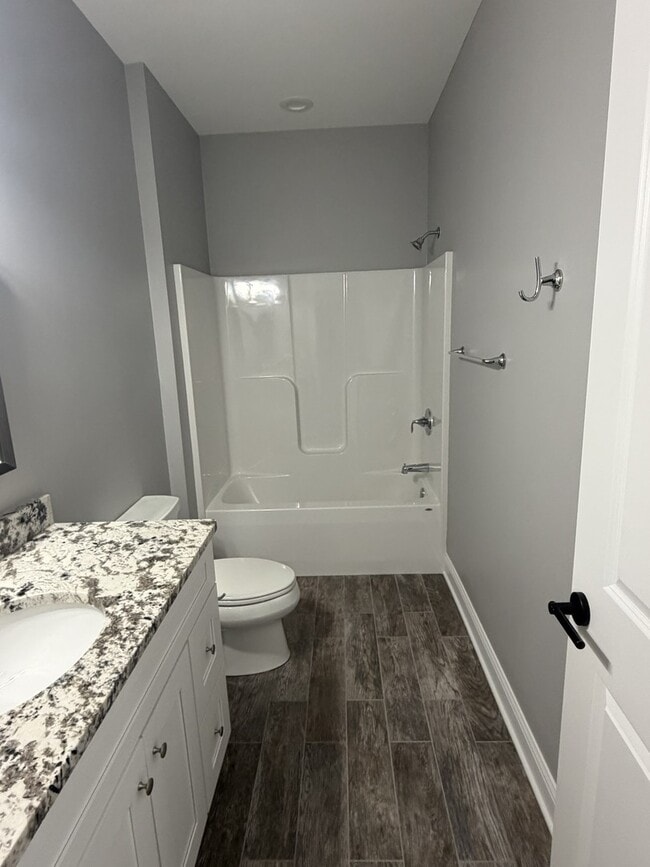 Building Photo - 717 Quail Ln