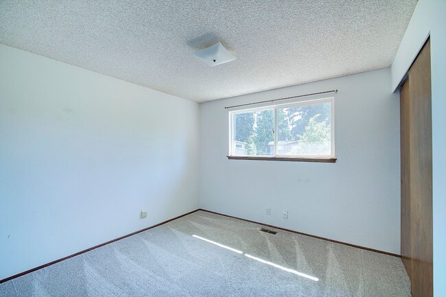 Building Photo - 5Bd/3Ba Edmonds House