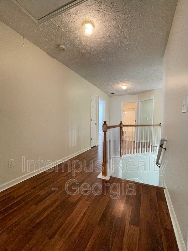 Building Photo - 2054 Pierce Way