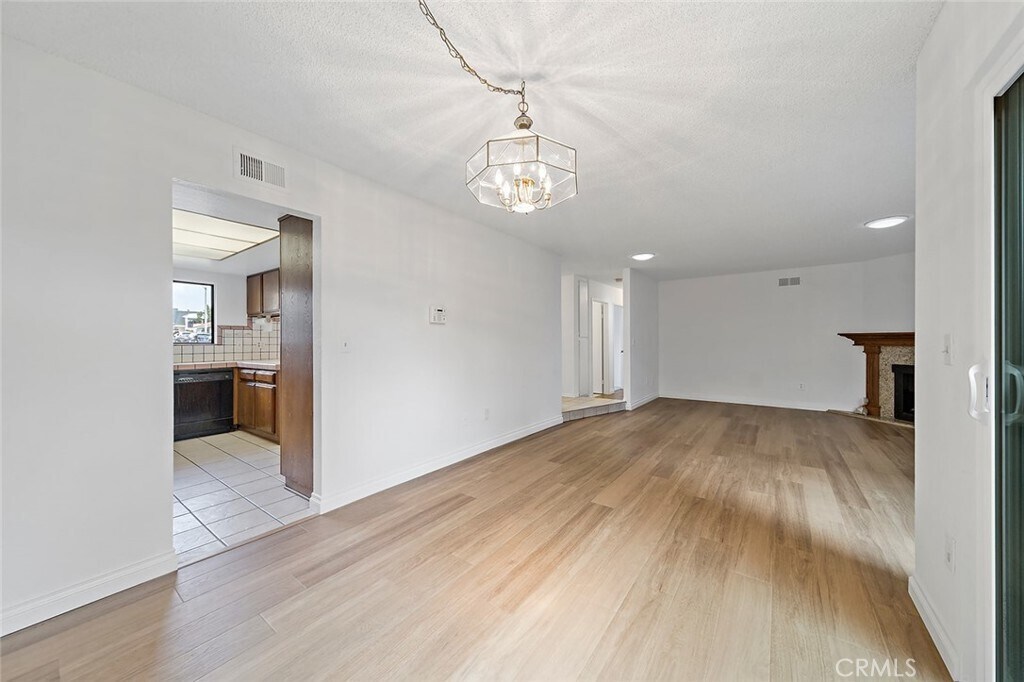 Building Photo - 5166 Dunbar Dr