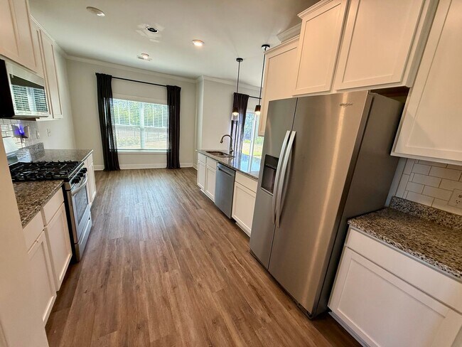 Building Photo - Heritage Bay Subdivision!