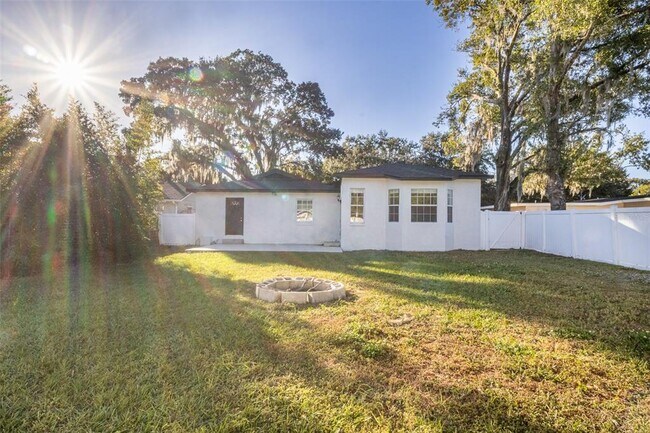 Building Photo - 350 N Phelps Ave