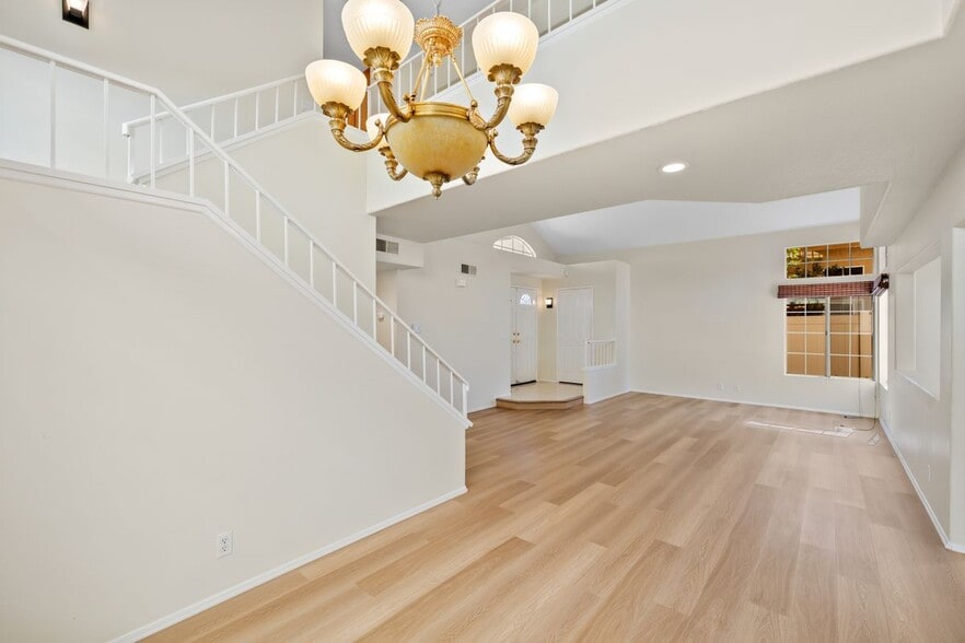 Building Photo - 2163 Sun Ridge Dr