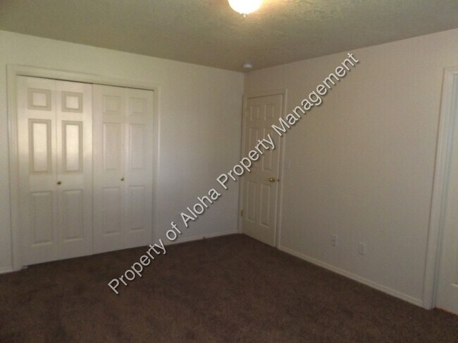 Building Photo - 1280 S Cloverdale Rd