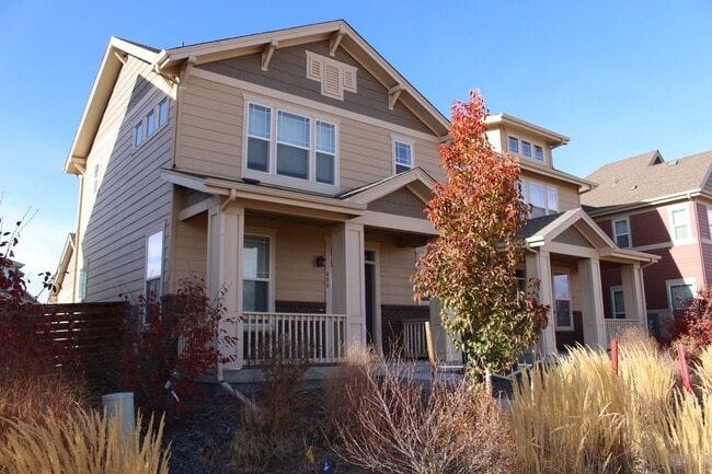 Building Photo - Move-In Ready Townhome with Open Space Vie...