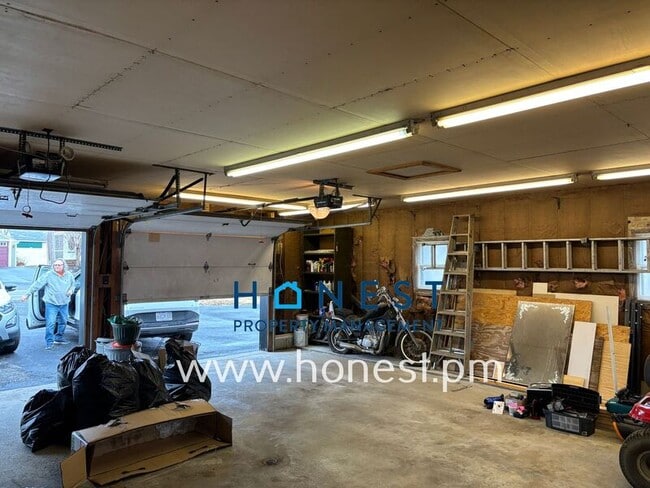 Building Photo - 273 Pond Rd