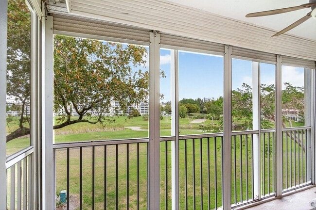 Building Photo - 2651 S Palm Aire Dr