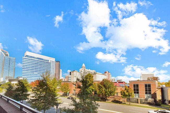 Building Photo - 101 S Tryon St