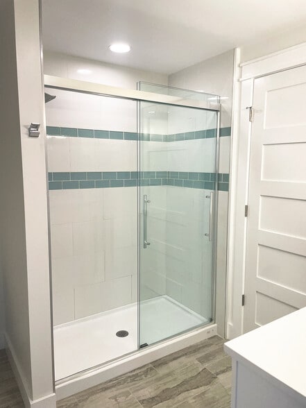 Full Bath 1 - 117 W Water St