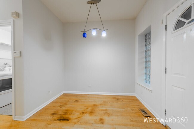 Building Photo - 1017 W Dakin St