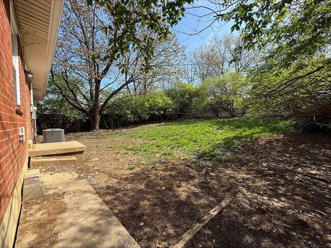 Building Photo - *JULY SPECIAL* Reduced Rent! Fully Renovat...