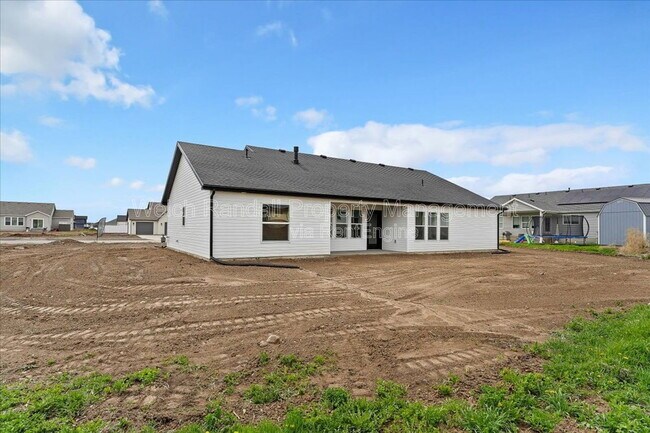 Building Photo - 837 E 3rd N