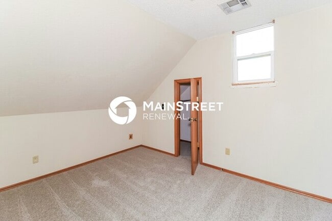 Building Photo - 3 Bedroom Pet-Friendly Home in MOORE, OK with Main Street Renewal