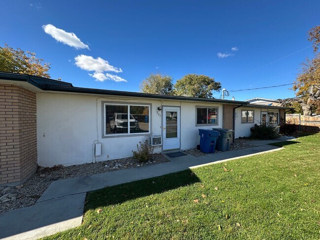 Primary Photo - 903 W Delaware Ave