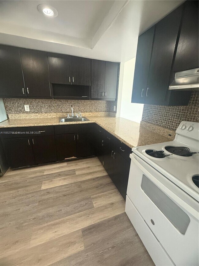 Building Photo - 1351 NE Miami Gardens Dr
