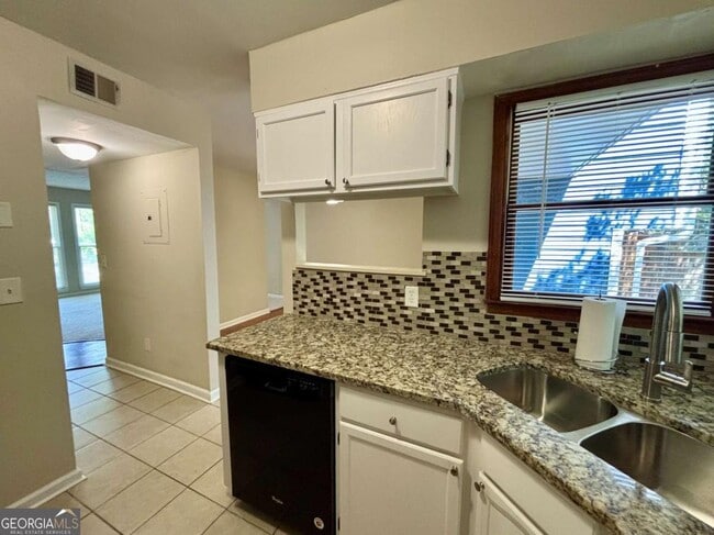 Building Photo - 666 Stratford Green Way