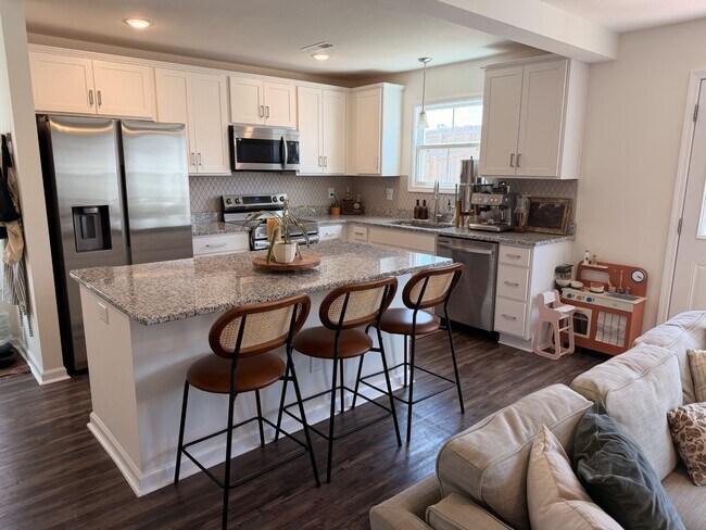 Building Photo - 136 Quarry Rdg Rd