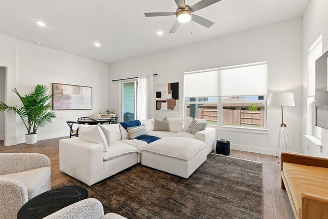 Building Photo - 9608 Hamadryas Dr