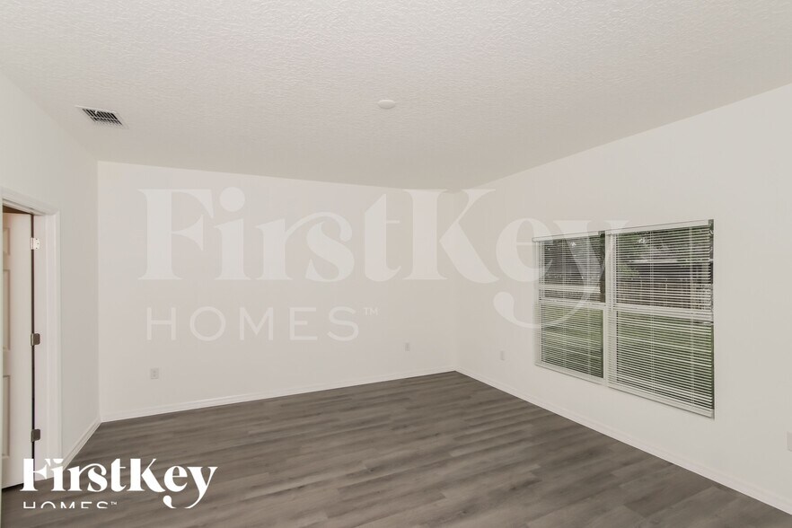 Building Photo - 1021 Locust Ave