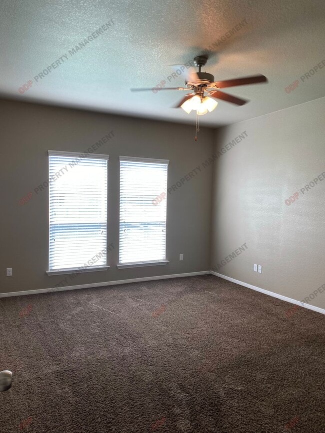 Building Photo - 5607 Blackstone Dr