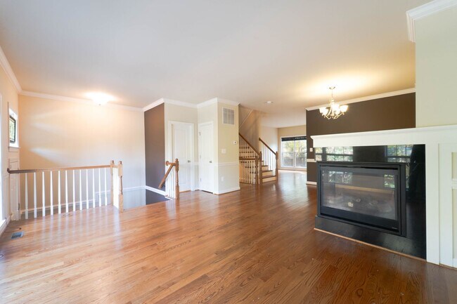 Building Photo - Stunning Centreville Townhome With Excellent Commuter Access