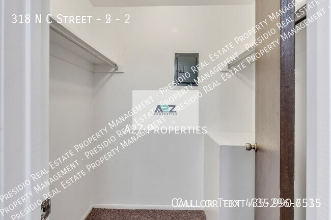 Building Photo - 318 N Center St