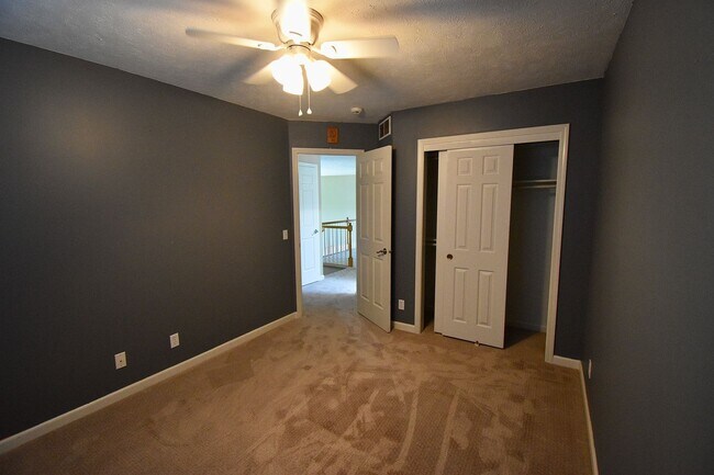 Building Photo - Modern 3 Bedroom 4 Bathroom Bellevue Home!