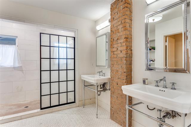 Building Photo - 2809 Park Hill Dr