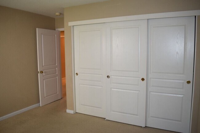 Building Photo - 4840 Knightswood Way