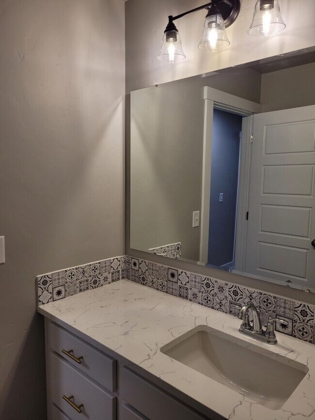 Building Photo - Amazing 5 Bedroom Home in Meridian!