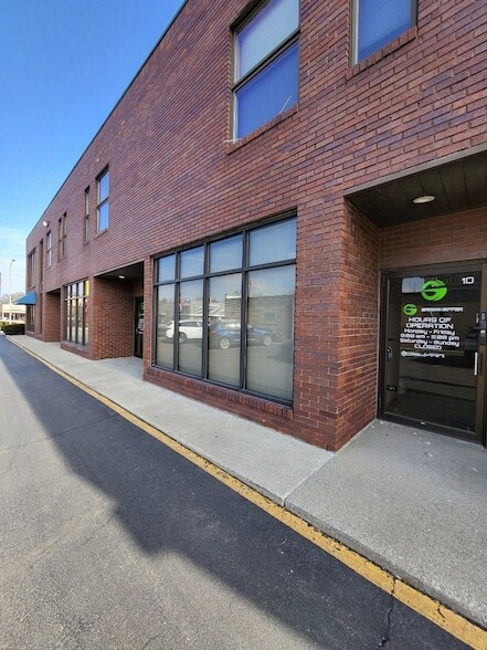 Building Photo - 7851 Ogden Ave