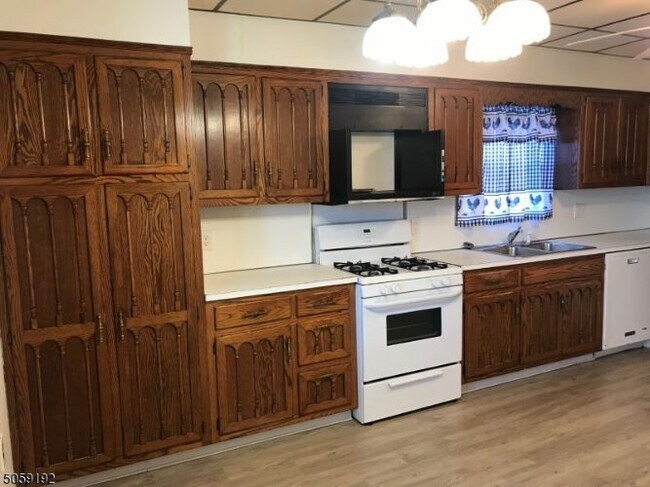 Building Photo - 9 Mill St