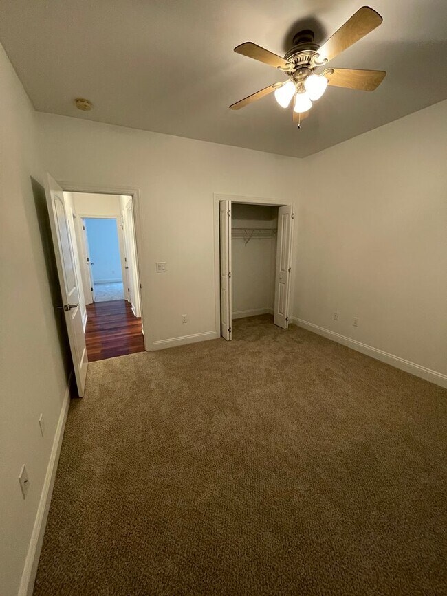 Building Photo - Move-In Incentive - $200 off first month's rent
