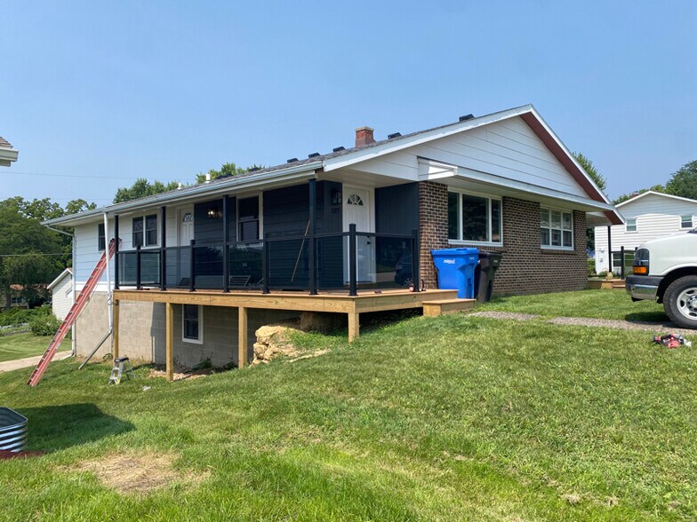 Primary Photo - 105-107 Ridge Dr
