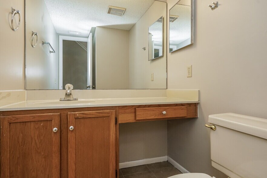 Building Photo - 3581 S St Lucie Dr