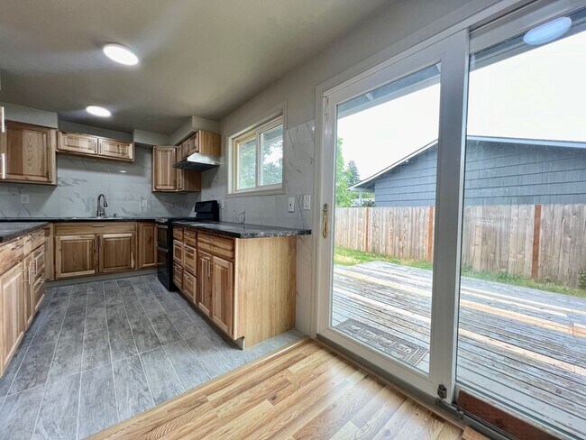 Building Photo - BRAND NEW REMODEL!! CLEAN, FRESH & BRIGHT! ONE LVL: 4 bed/2 bath!