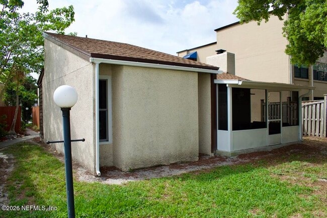 Building Photo - 1561 Arcadia Dr