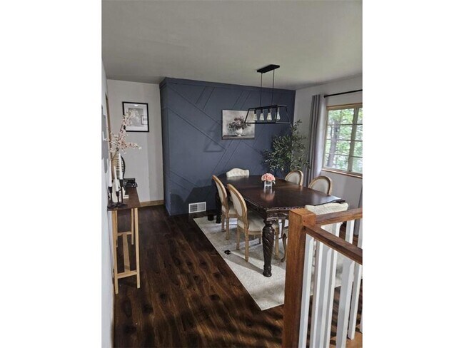 Building Photo - 10709 W River Rd