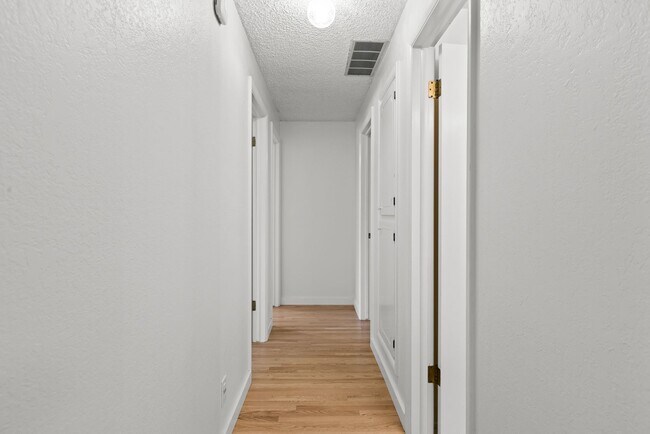 Building Photo - Home Sweet Home in Exclusive Warm Springs Mesa