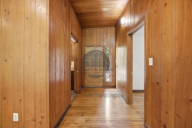 Building Photo - 2203 Amelia Cir